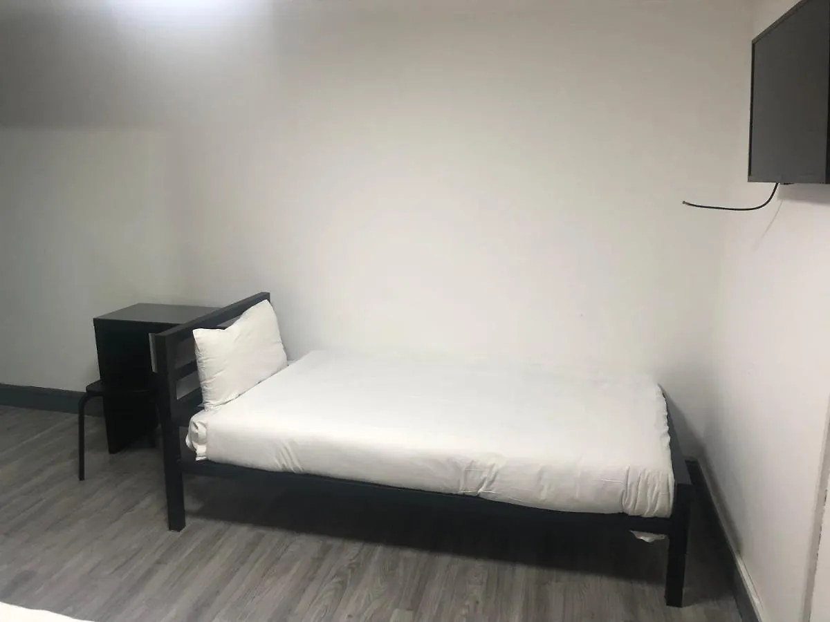 Barking Park Hotel 2*,